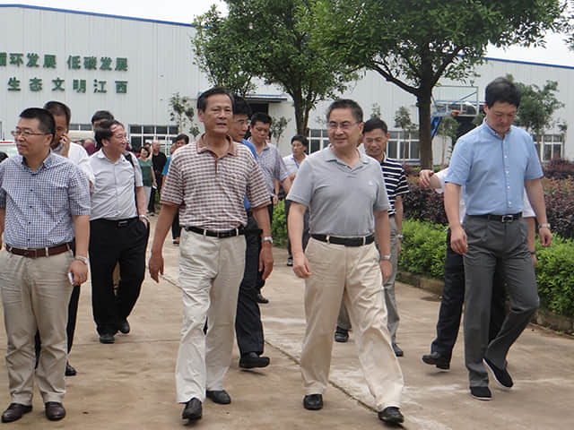 热烈欢迎省政协提案委员会主任揭赣元来我司考察指导